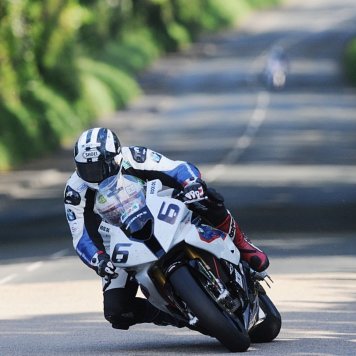 Isel-of-Man-TT-Tourist-Trophy-2015-auf-MOTORVISION-TV (Large)